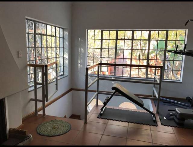 6 BEDROOM HOUSE FOR SALE IN KENSINGTON